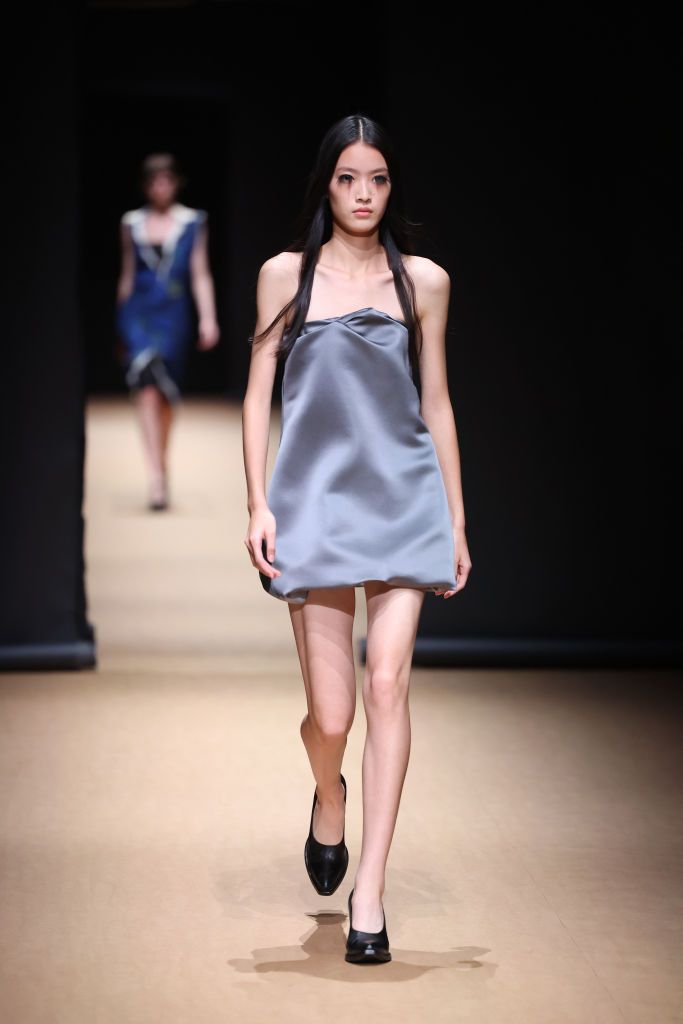 MILAN, ITALY - SEPTEMBER 22: A model walks the runway of the Prada Fashion Show during the Milan Fashion Week Womenswear Spring/Summer 2023 on September 22, 2022 in Milan, Italy. (Photo by Daniele Venturelli/WireImage)