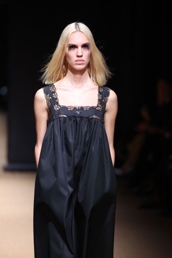 MILAN, ITALY - SEPTEMBER 22: A model walks the runway of the Prada Fashion Show during the Milan Fashion Week Womenswear Spring/Summer 2023 on September 22, 2022 in Milan, Italy. (Photo by Daniele Venturelli/WireImage)