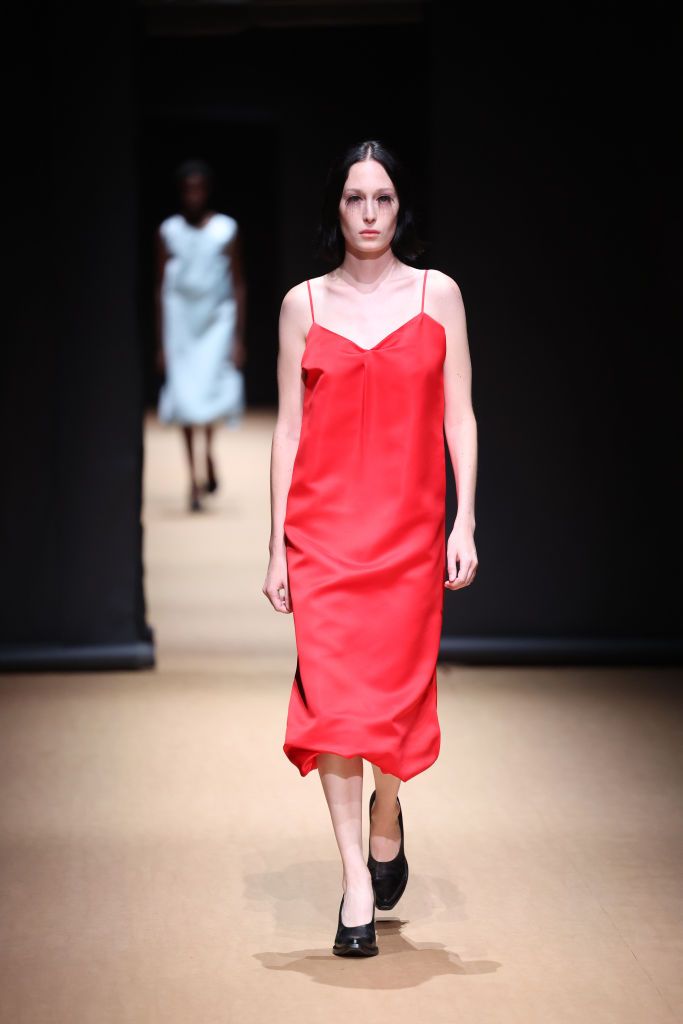 MILAN, ITALY - SEPTEMBER 22: A model walks the runway of the Prada Fashion Show during the Milan Fashion Week Womenswear Spring/Summer 2023 on September 22, 2022 in Milan, Italy. (Photo by Daniele Venturelli/WireImage)