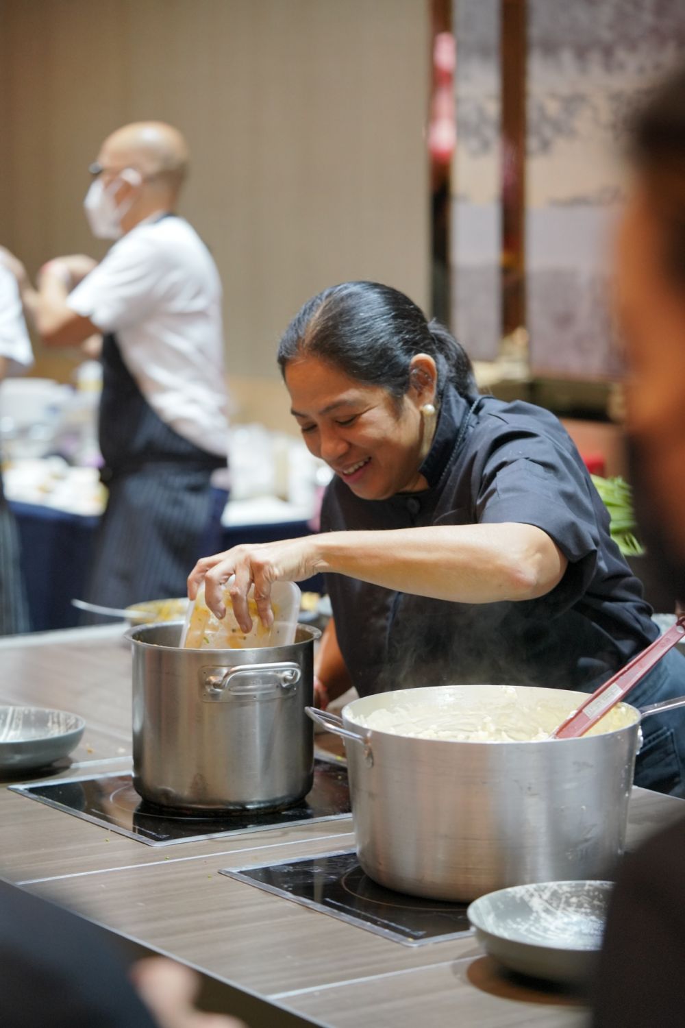 Off Menu Philippines 2022 - The legendary chef Margarita Forés preparing their tinigib caldo