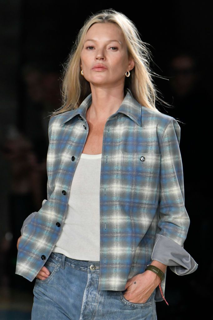 MILAN, ITALY - SEPTEMBRE 24: Kate Moss walks the runway during the Bottega Veneta Ready to Wear Spring/Summer 2023 fashion show as part of the Milan Fashion Week on September 24, 2022 in Milan, Italy. (Photo by Victor VIRGILE/Gamma-Rapho via Getty Images)