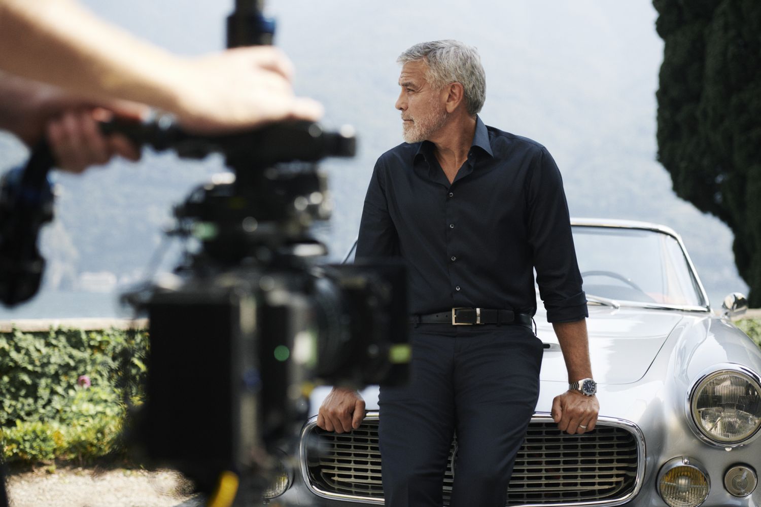 George Clooney chose the Speedmaster '57 with steel bracelet and blue dial