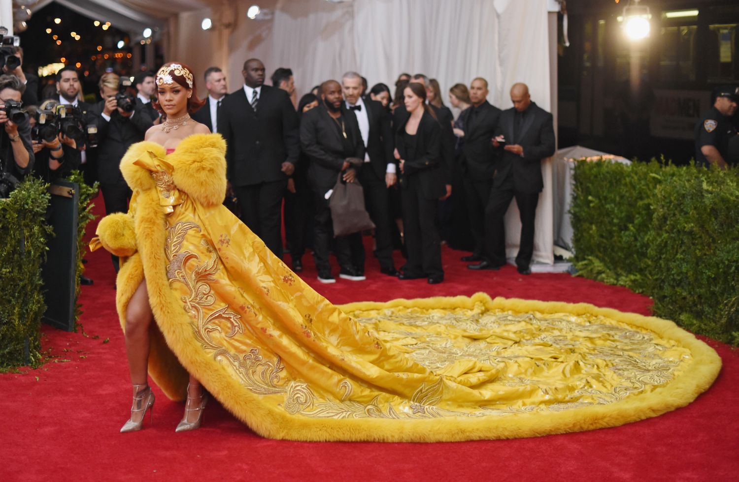 NEW YORK, NY - MAY 04: Rihanna attends the "China: Through The Looking Glass" Costume Institute Benefit Gala at the Metropolitan Museum of Art on May 4, 2015 in New York City. (Photo by Mike Coppola/Getty Images)