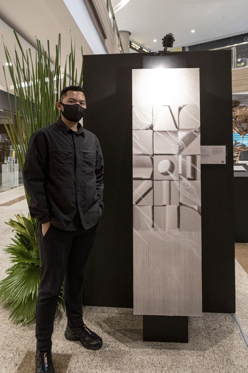 Nikko Arbilo with his art piece