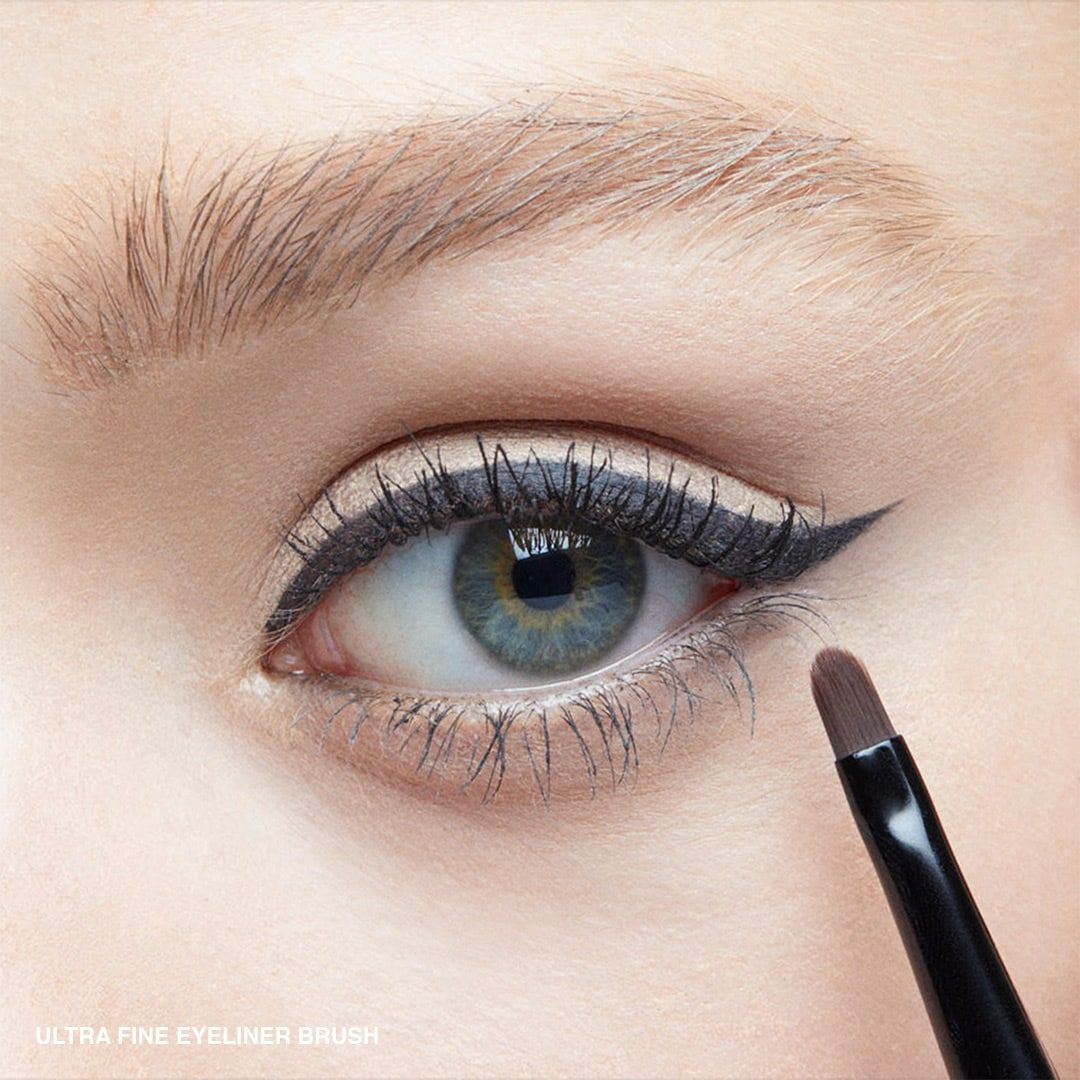 Photo: Bobbi Crown Cosmetics
