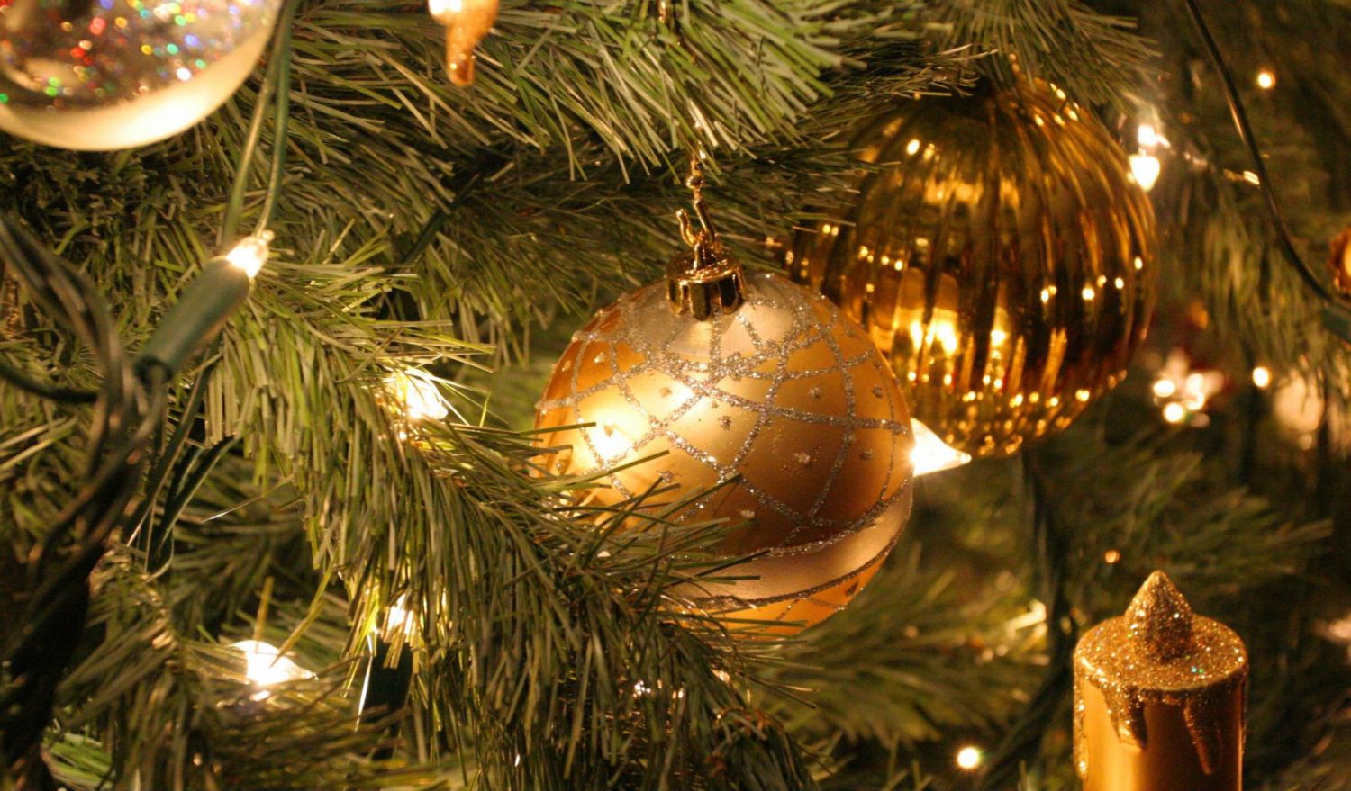 Christmas tree. Milan. Lombardy. Italy. (Photo by: Paolo Reda/REDA&CO/Universal Images Group via Getty Images)