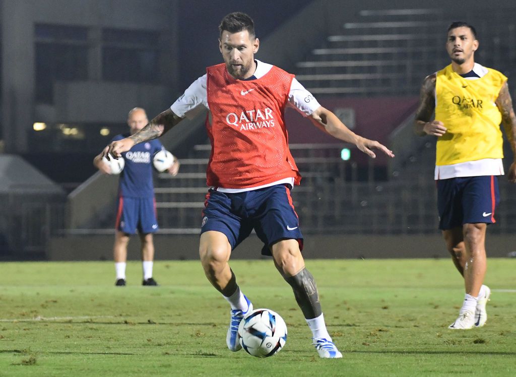 TOKYO, JAPAN - JULY 18: Lionel Messi of the Paris Saint-Germain controls the ball during the training session at Prince Chichibu Memorial Rugby Ground on July 18, 2022 in Tokyo, Japan.  (Photo by Jun Sato/WireImage)