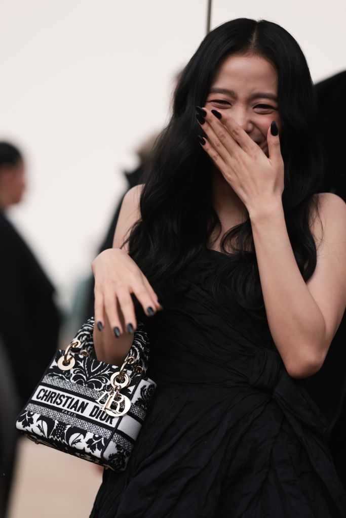 PARIS, FRANCE - SEPTEMBER 27: Jisoo seen wearing a black shoulder free dress and a lady d-lite bag by dior, outside Christian Dior during Paris Fashion Week on September 27, 2022 in Paris, France. (Photo by Jeremy Moeller/Getty Images)