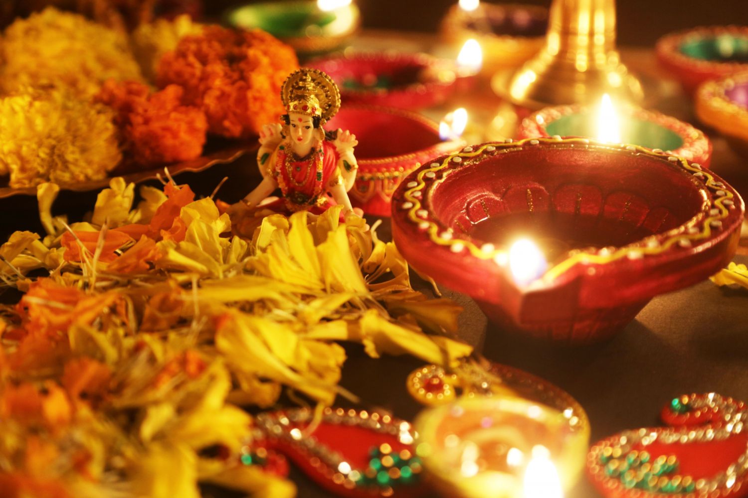 Clay lamps surround an idol of the goddess of wealth and prosperity (Photo: Creative Touch Imaging Ltd./NurPhoto via Getty Images)