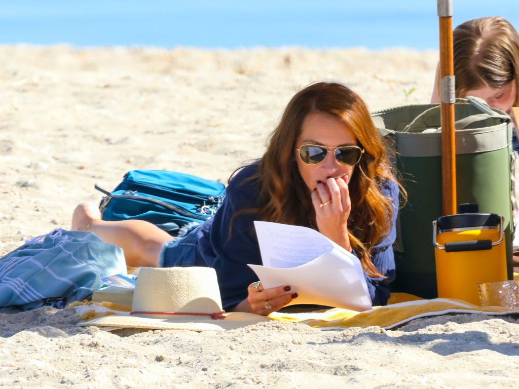 NEW YORK, NY - JUNE 06: Julia Roberts is seen on the movie set of 'Leave The World Behind' at Sunken Meadow State Park on June 6, 2022 in the Town of Smithtown in Suffolk County, New York. (Photo by Jose Perez/Bauer-Griffin/GC Images)