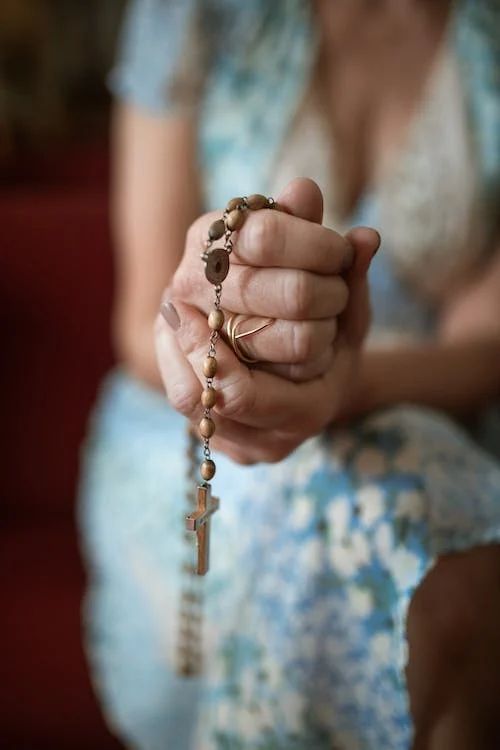 Filipinos pray for their deceased loved ones at least 40 days (Photo: Pexels)
