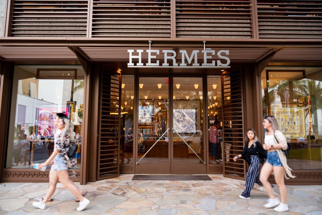 HONOLULU, UNITED STATES - 2020/03/05: Pedestrians walk past a French high fashion luxury goods manufacturer Hermes store. (Photo by Alex Tai/SOPA Images/LightRocket via Getty Images)