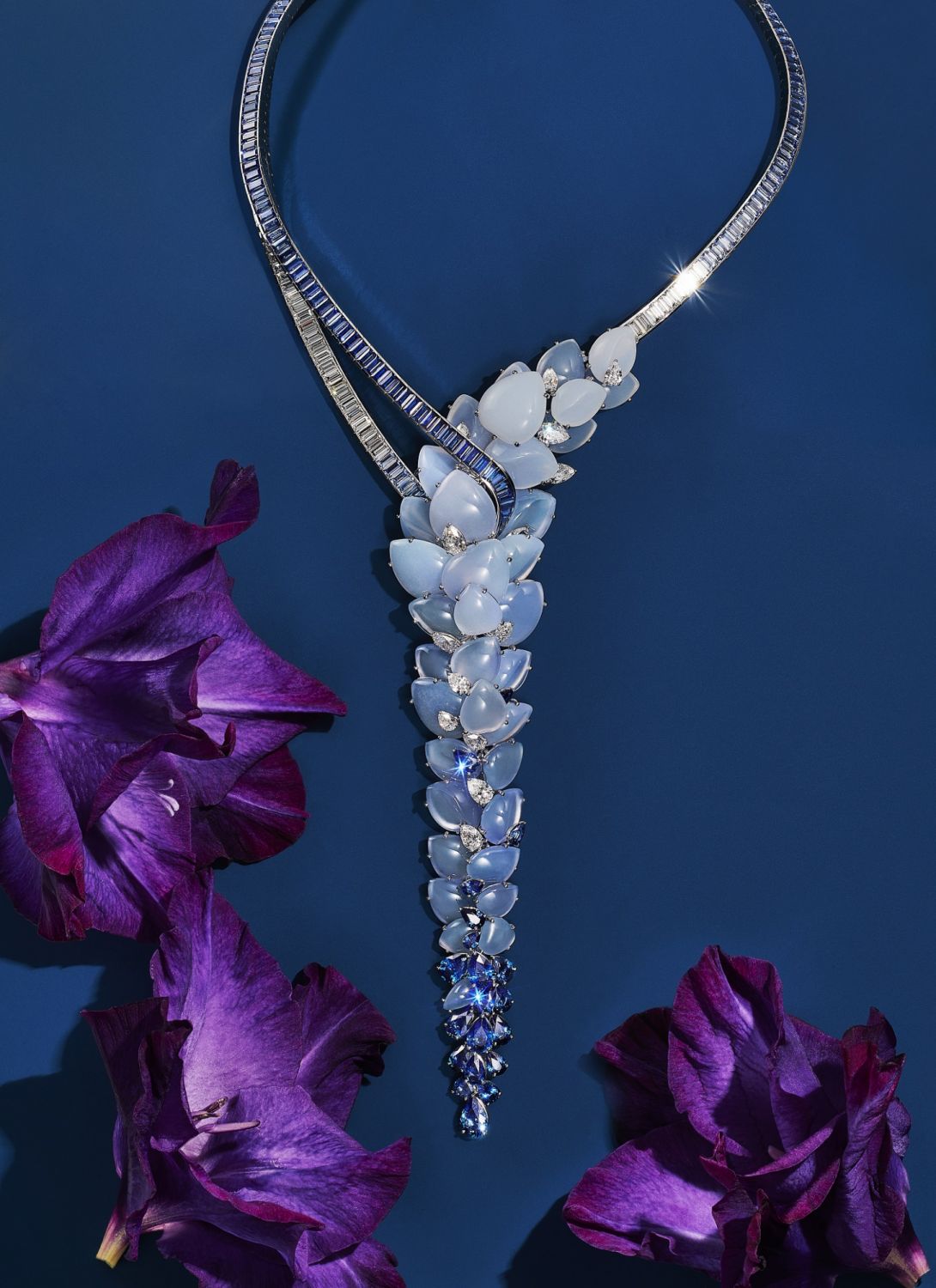 WISTERIA NLTiffany Blue Book BOTANICA高級珠寶系列鉑金鑲嵌雕刻玉髓、藍寶石及鑽石項鍊