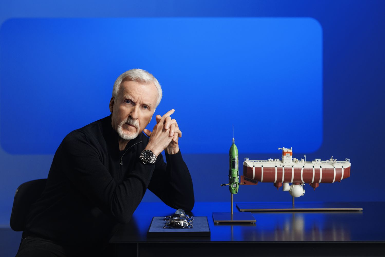 James Cameron, an Oyster Perpetual Deepsea Challengeon his wrist, posing with a model of the bathyscaphe Trieste(right), his submersible DEEPSEA CHALLENGER (centre) and(left) the two experimental watches attached to the vehiclesduring the dives into the Mariana Trench â respectively, theDeep Sea Special (behind) and the Rolex Deepsea Challenge(in front).