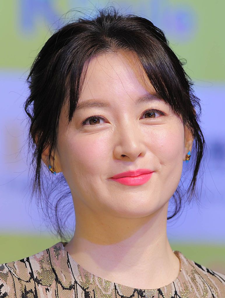 GANGWON-DO, SOUTH KOREA - NOVEMBER 30: Lee Young-ae attends SBS drama 'Saimdang, the Herstory' press conference at Seamarq Hotel on November 30, 2015 in Gangwon-do, South Korea. (Photo by The Chosunilbo JNS/Multi-Bits via Getty Images)