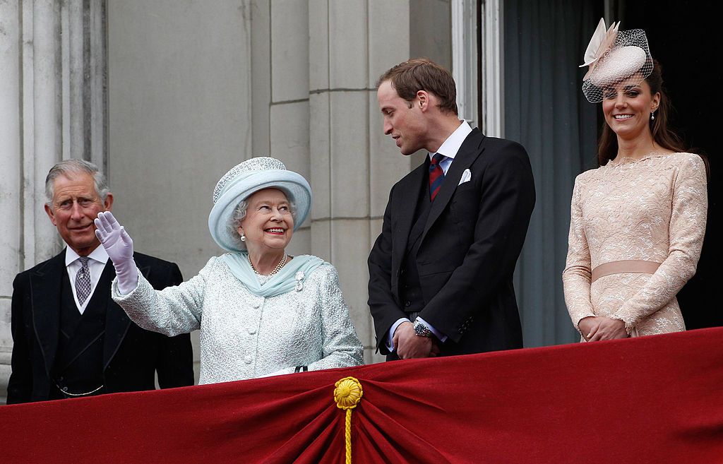 LONDON, UNITED KINGDOM - JUNE 05:  (L-R) Prince Charles, Prince of Wales, Queen Elizabeth II, Prince William, Duke of Cambridge and Catherine, Duchess of Cambridge on the balcony of Buckingham Palace during the finale of the Queen's Diamond Jubilee celebrations on June 5, 2012 in London, England. For only the second time in its history the UK celebrates the Diamond Jubilee of a monarch. Her Majesty Queen Elizabeth II celebrates the 60th anniversary of her ascension to the throne today with a carriage proces