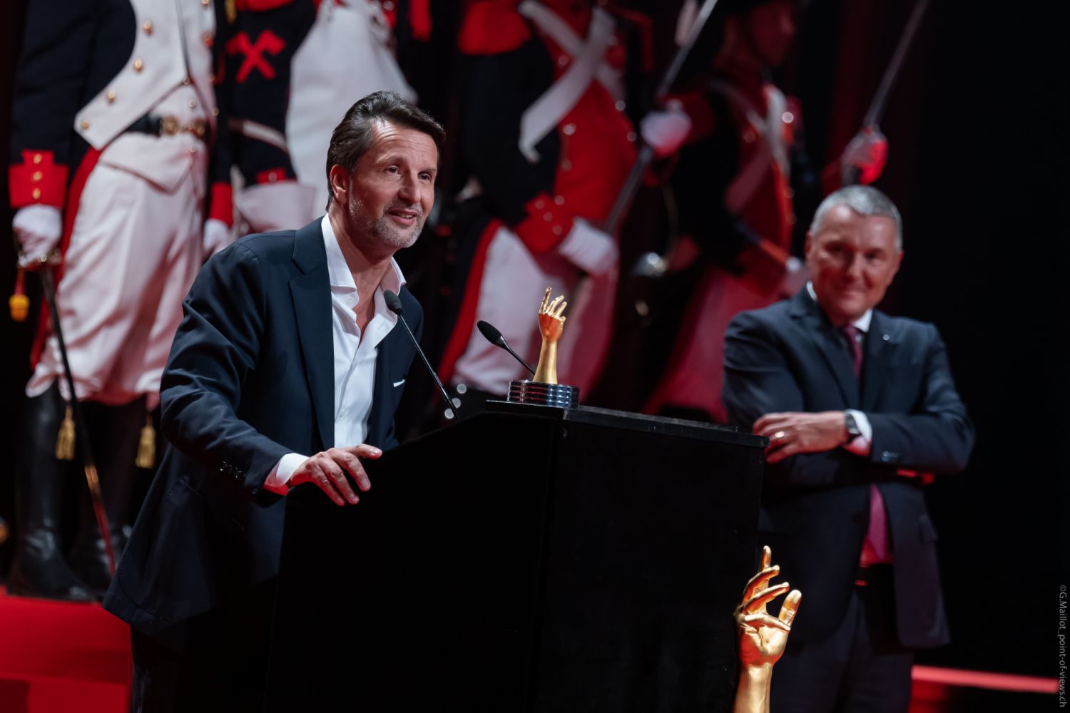 Max Büsser making his acceptance speech after winning the "Aiguille d’Or" while Jean-Christophe Babin, CEO of Bulgari, looks on (Photo: GPHG)