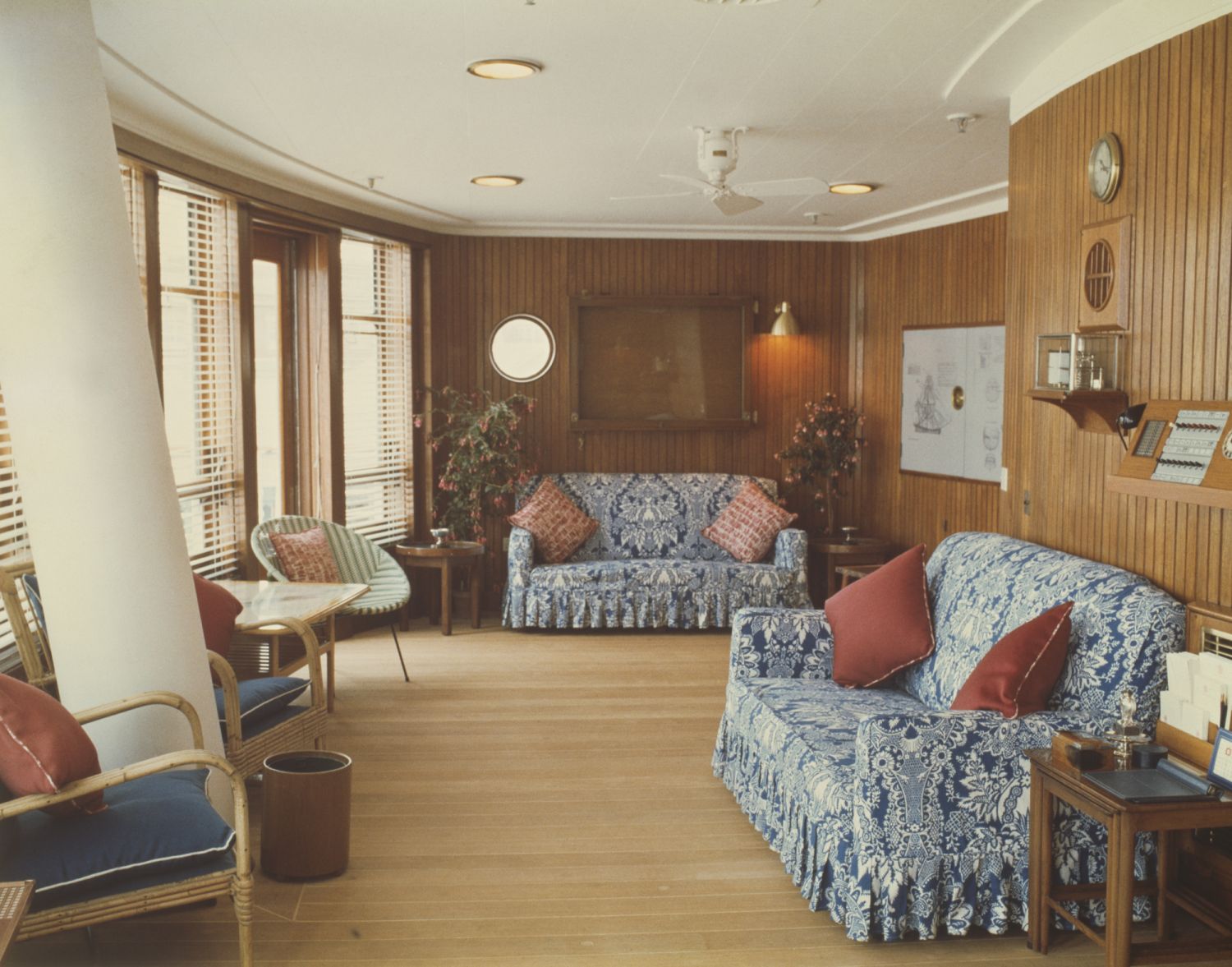 The Sun Room on the Royal Yacht Britannia, 1981. (Photo by Central Press/Hulton Archive/Getty Images)