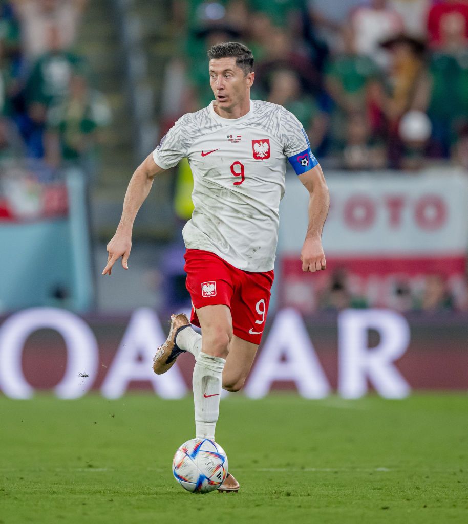 DOHA, QATAR - NOVEMBER 22: Robert Lewandowski of Poland controls the ball during the FIFA World Cup Qatar 2022 Group C match between Mexico and Poland at Stadium 974 on November 22, 2022 in Doha, Qatar. (Photo by Marvin Ibo Guengoer - GES Sportfoto/Getty Images)