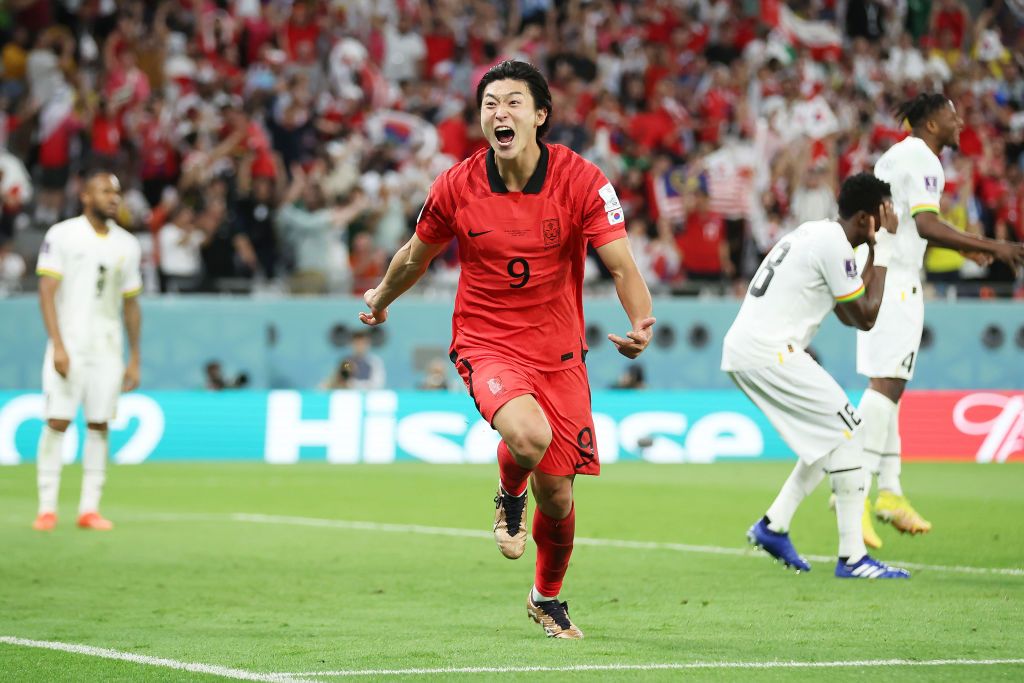 AL RAYYAN, QATAR - NOVEMBER 28: Guesung Cho of Korea Republic celebrates after scoring their team's second goal during the FIFA World Cup Qatar 2022 Group H match between Korea Republic and Ghana at Education City Stadium on November 28, 2022 in Al Rayyan, Qatar. (Photo by Alex Grimm/Getty Images)