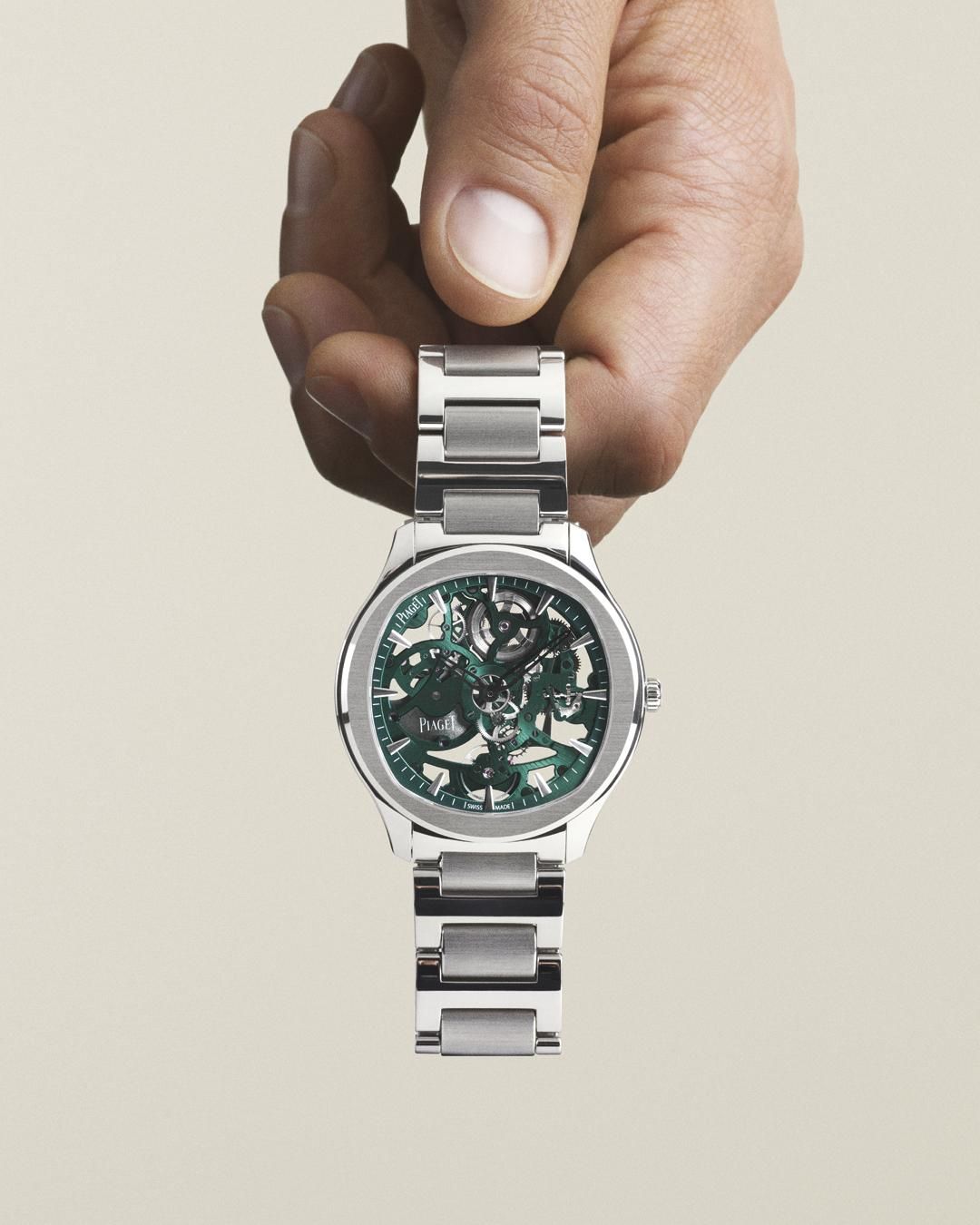 With the Piaget Polo Skeleton, Piaget pushes back once again the boundaries of refinement with this ultra-thin skeleton movement! This self-winding ultra-thin skeleton watch displays a casual elegance that is ideal for every occasion. Featuring an interchangeability system, the watch is available with a polished and satin-brushed steel bracelet and an additional green alligator leather strap, which merge perfectly with its ultra-thin curved case. This masculine and sporty luxury watch has contemporary lines