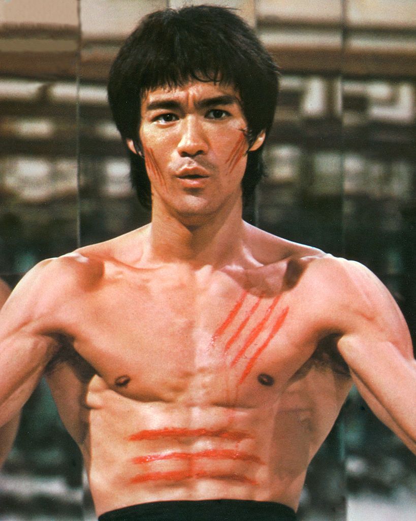 American martial arts star Bruce Lee (1940 - 1973) stars in 'Enter the Dragon', directed by Robert Clouse, 1973. Bloody scratches cover his chest and face. (Photo by Silver Screen Collection/Hulton Archive/Getty Images)