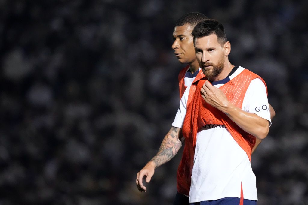 TOKYO, JAPAN - JULY 18: Lionel Messi and Kylian Mbappe of Paris Saint-Germain during the Paris Saint-Germain training session at Prince Chichibu Memorial Rugby Ground on July 18, 2022 in Tokyo, Japan. (Photo by Koji Watanabe/Getty Images)