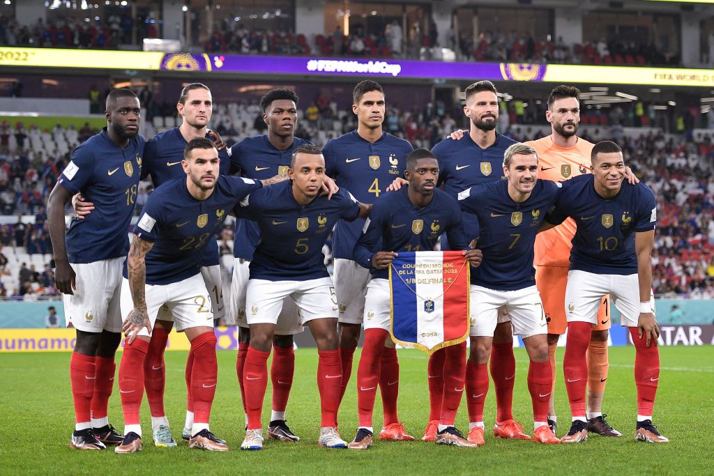 DOHA, QATAR - DECEMBER 4: Teamphoto of France with Hugo Lloris of France, Raphael Varane of France, Jules Kounde of France, Dayot Upamecano of France, Theo Hernandez of France, Antoine Griezmann of France, Aurelien Tchouameni of France, Kylian Mbappe of France, Ousmane Dembele of France, Adrien Rabiot of France and Olivier Giroud of France prior to the Round of 16 - FIFA World Cup Qatar 2022 match between France and Poland at the Al Thumama Stadium on December 4, 2022 in Doha, Qatar (Photo by Pablo Morano/B