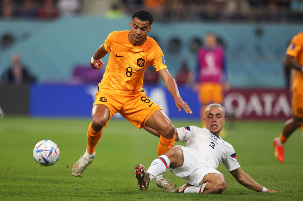DOHA, QATAR - DECEMBER 03: Cody Gakpo of Netherlands vies with Sergino Dest of USA during the FIFA World Cup Qatar 2022 Round of 16 match between Netherlands and USA at Khalifa International Stadium on December 03, 2022 in Doha, Qatar. (Photo by Stefan Matzke - sampics/Corbis via Getty Images)