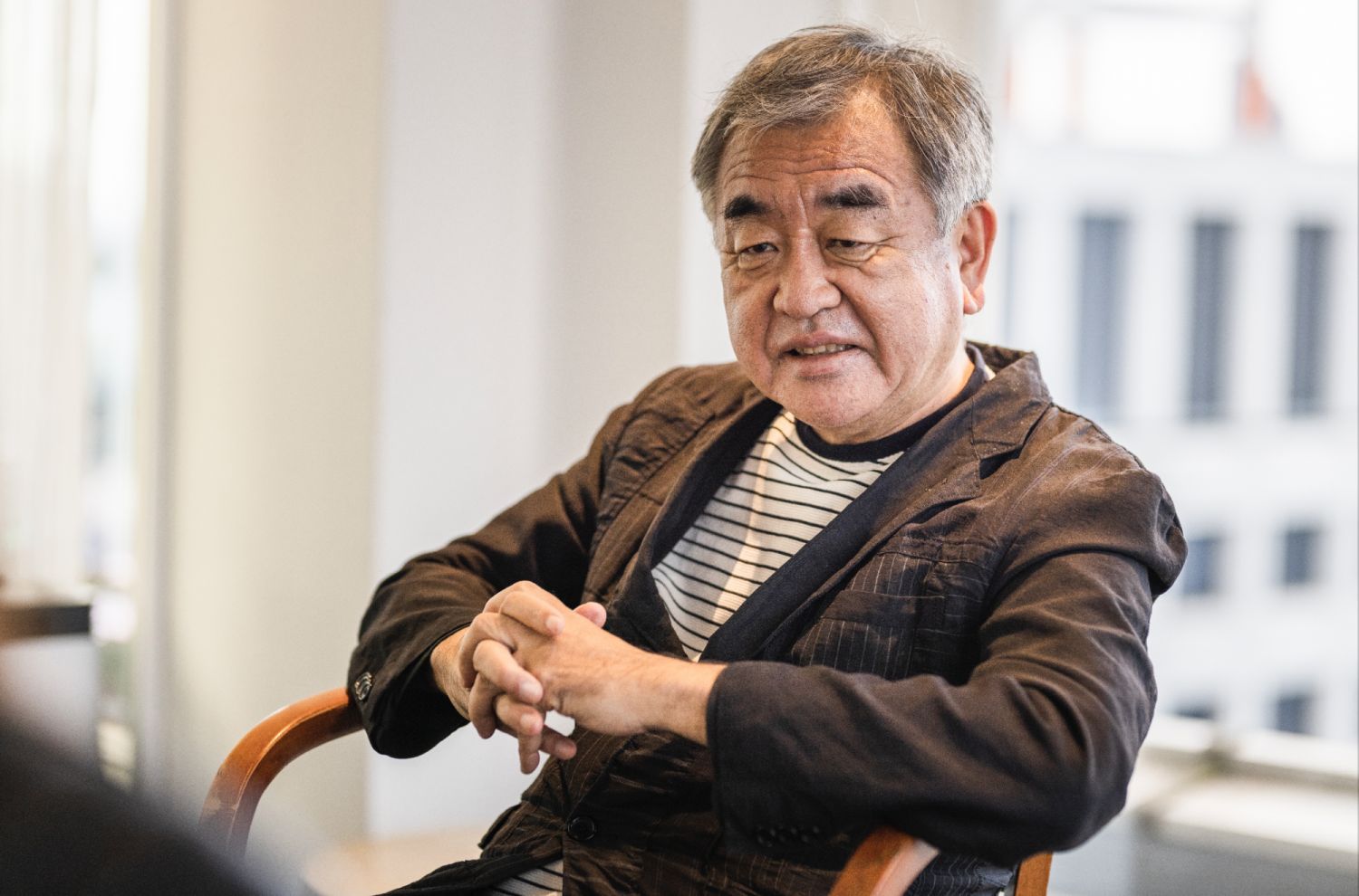 隈研吾在他的東京辦公室。