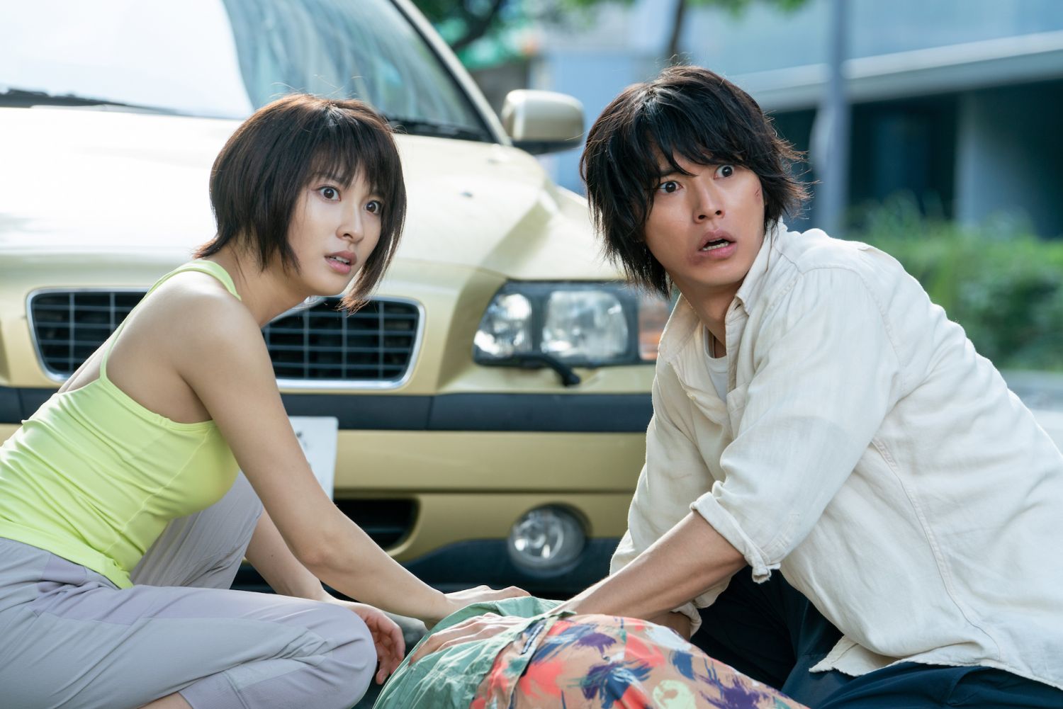 (L to R) Tao Tsuchiya as Usagi, Kento Yamazaki as Arisu in Alice in Borderland Season 2