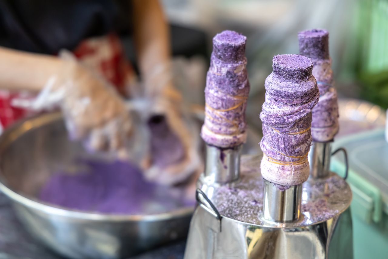 People who made filipino desert Puto bumbong