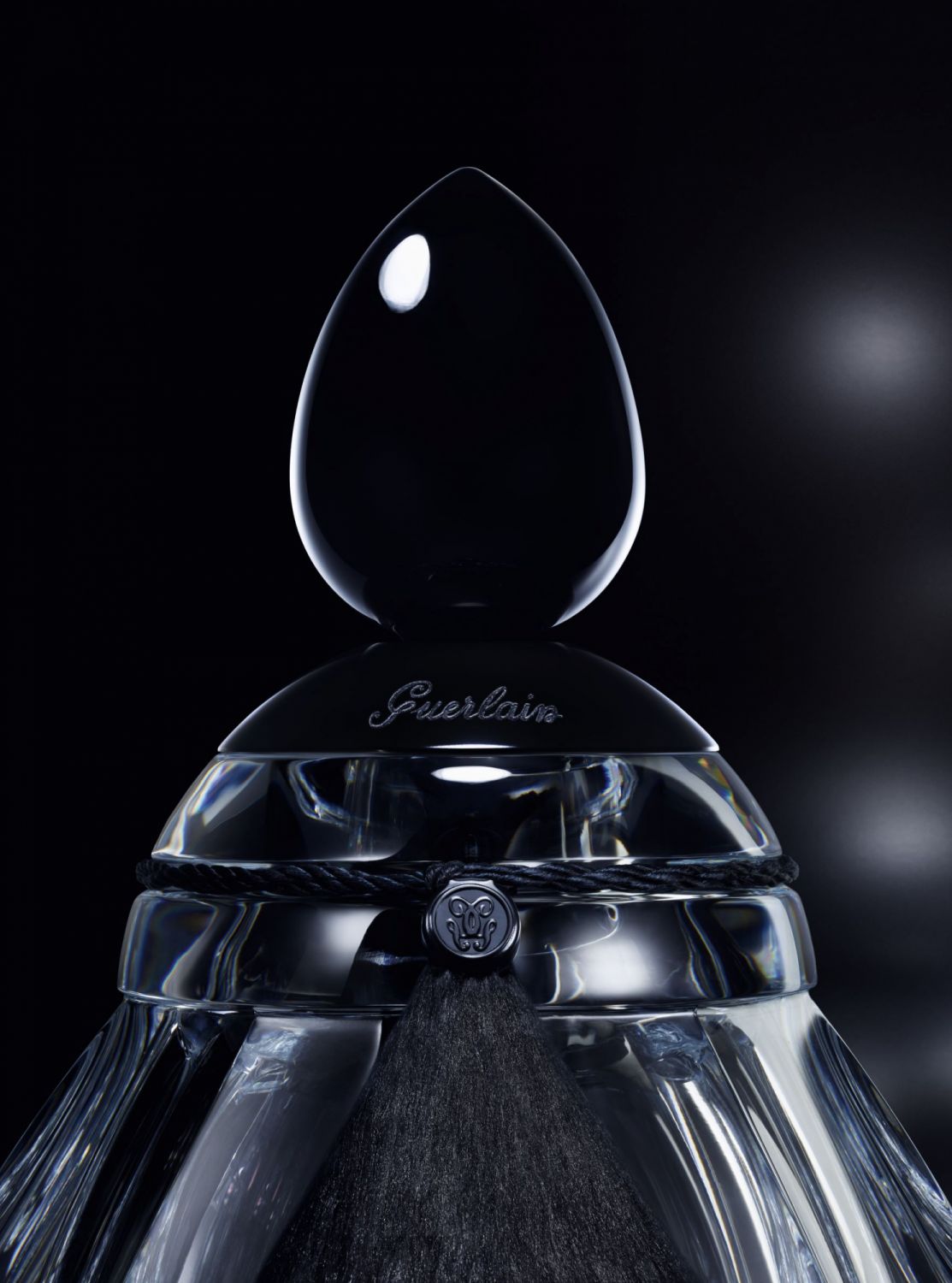 法國嬌蘭 翼之蜂華 黑水晶極致典藏版 Photo via Guerlain