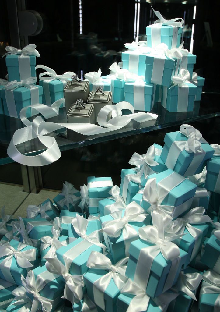 NEW YORK - JANUARY 05:  A general view of atmosphere at the Tiffany and Co. "blue carpet" after-party for the premiere of "Bride Wars" at Tiffany and Co. on January 5, 2009 in New York City.  (Photo by Stephen Lovekin/Getty Images for 20th Century Fox)