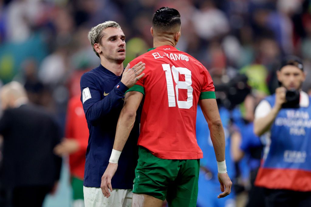 AL KHOR, QATAR - DECEMBER 14: (L-R) Antoine Griezmann of France, Jawad El Yamiq of Morocco during the World Cup match between France v Morocco at the Al Bayt Stadium on December 14, 2022 in Al Khor Qatar (Photo by Rico Brouwer/Soccrates/Getty Images)