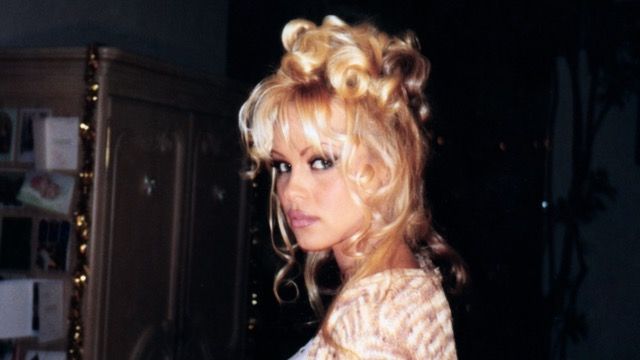 Pamela, A Love Story. Pamela Anderson in Pamela, A Love Story. Cr. Courtesy of Netflix © 2023