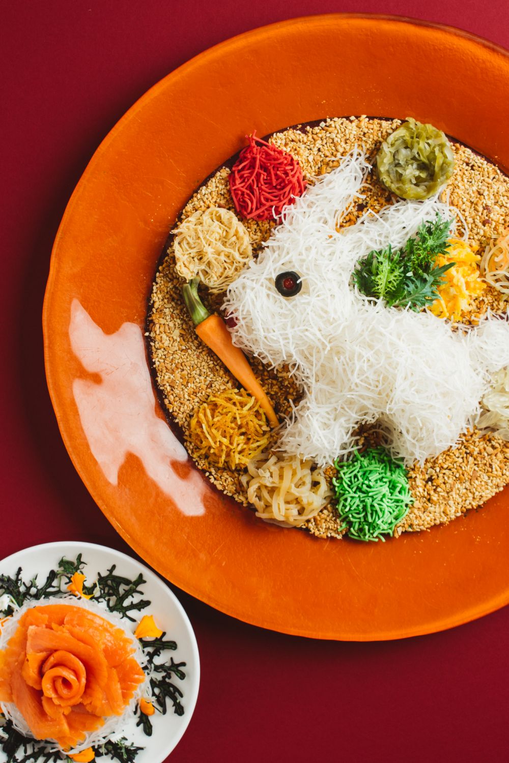 Smoked salmon with crispy rice, Siam spicy sauce yee sang (Photo: Hilton Kuala Lumpur)