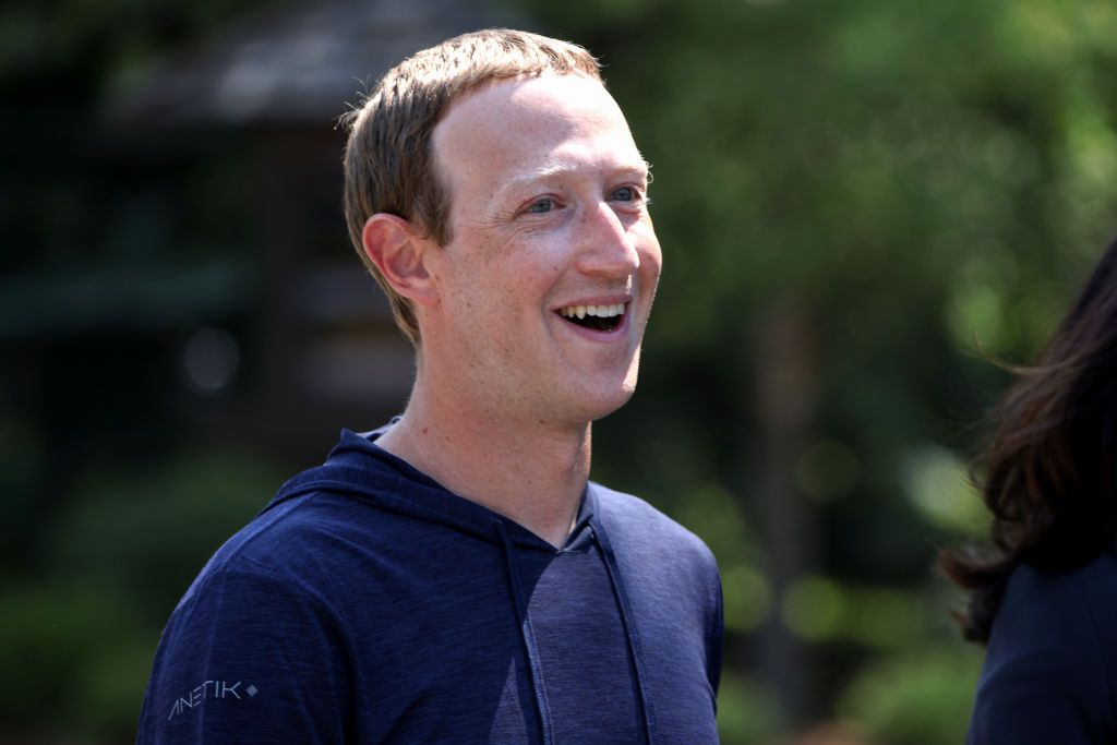SUN VALLEY, IDAHO - JULY 08: CEO of Facebook Mark Zuckerberg walks to lunch following a session at the Allen & Company Sun Valley Conference on July 08, 2021 in Sun Valley, Idaho. After a year hiatus due to the COVID-19 pandemic, the worldâs most wealthy and powerful businesspeople from the media, finance, and technology worlds will converge at the Sun Valley Resort for the exclusive week-long conference. (Photo by Kevin Dietsch/Getty Images)