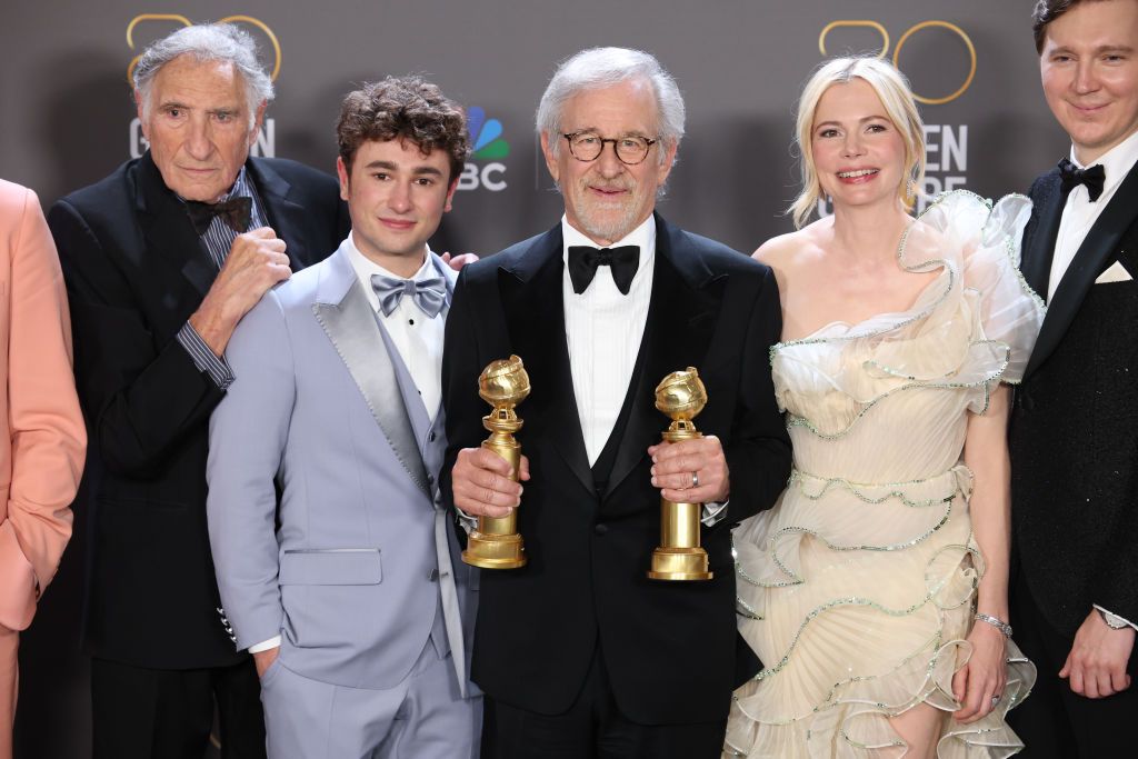 BEVERLY HILLS, CALIFORNIA - JANUARY 10: (L-R) Tony Kushner, Seth Rogen, Judd Hirsch, Gabriel LaBelle, Steven Spielberg, Michelle Williams, Paul Dano, and Kristie Macosko Krieger, winners of Best Picture - Drama for "The Fabelmans", pose in the press room during the 80th Annual Golden Globe Awards at The Beverly Hilton on January 10, 2023 in Beverly Hills, California. (Photo by Daniele Venturelli/WireImage)