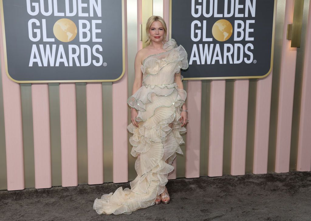 BEVERLY HILLS, CALIFORNIA - JANUARY 10: 80th GOLDEN GLOBE AWARDS -- Michelle Williams arrives to the 80th Golden Globe Awards held at the Beverly Hilton Hotel on January 10, 2023. -- (Photo by Robert Gauthier / Los Angeles Times via Getty Images)