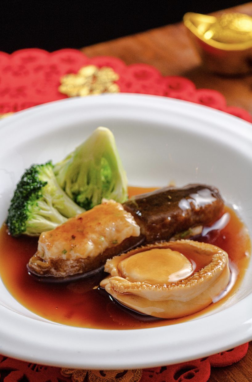 Abalone and sea cucumber (Photo: Ming Ren Xuan)