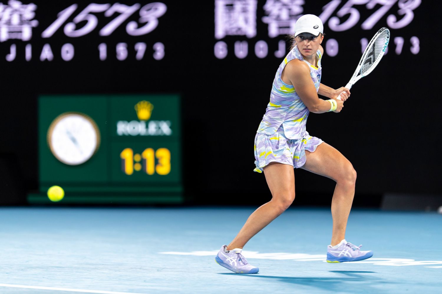 2022年澳洲網球公開賽(AUSTRALIAN OPEN),勞力士代言人伊加.斯威雅蒂(Iga Swiatek)進行反手擊球 ©Rolex/Jon Buckle