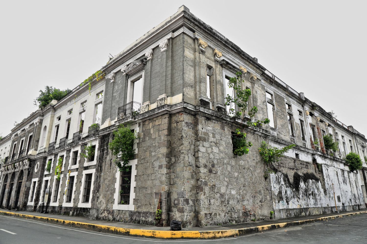 South-east corner of the Aduana or Intendencia building with facades facing Muralla-Curtain Wall and Little Muralla Streets on the N.side of the Intramuros-Walled-Inner City area. Manila-Philippines. (Photo: Rweisswald/Getty Images)