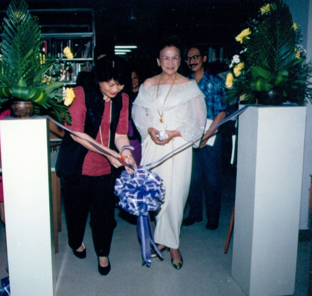 Dean Mari-jo Ruiz of the School of Arts and Sciences and writer Virginia Benitez Licuanan cut the ribbon, formally opening ALiWW (ALiWW/Facebook)