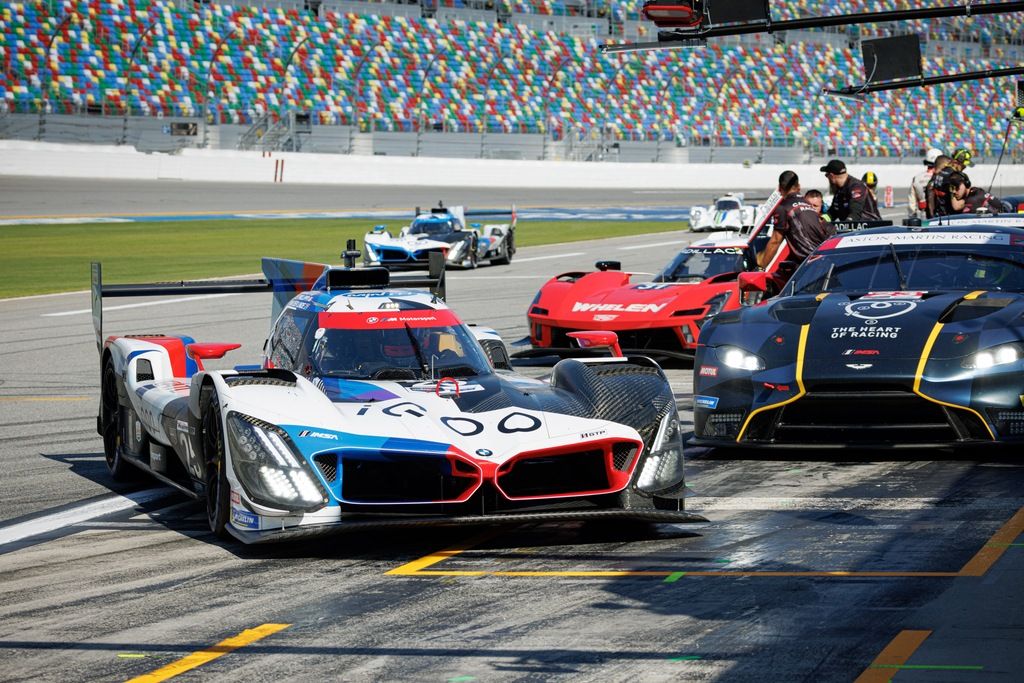 PRACTICE 1 AT THE 2023 ROAR BEFORE THE ROLEX 24 – #25 BMW M TEAM RLL, BMW M HYBRID V8, GTP; CONNOR DE PHILLIPPI (USA), NICK YELLOLY (GBR), SHELDON VAN DER LINDE (ZAF), COLTON HERTA (USA)