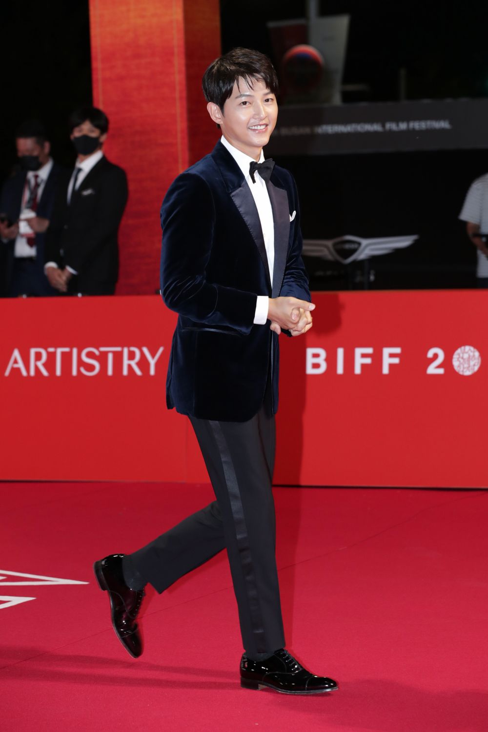 BUSAN, SOUTH KOREA - OCTOBER 06: South Korean actor Song Joong-Ki arrives at the opening ceremony of the 26th Busan International Film Festival at the Busan Cinema Center on October 06, 2021 in Busan, South Korea. (Photo by Han Myung-Gu/WireImage)