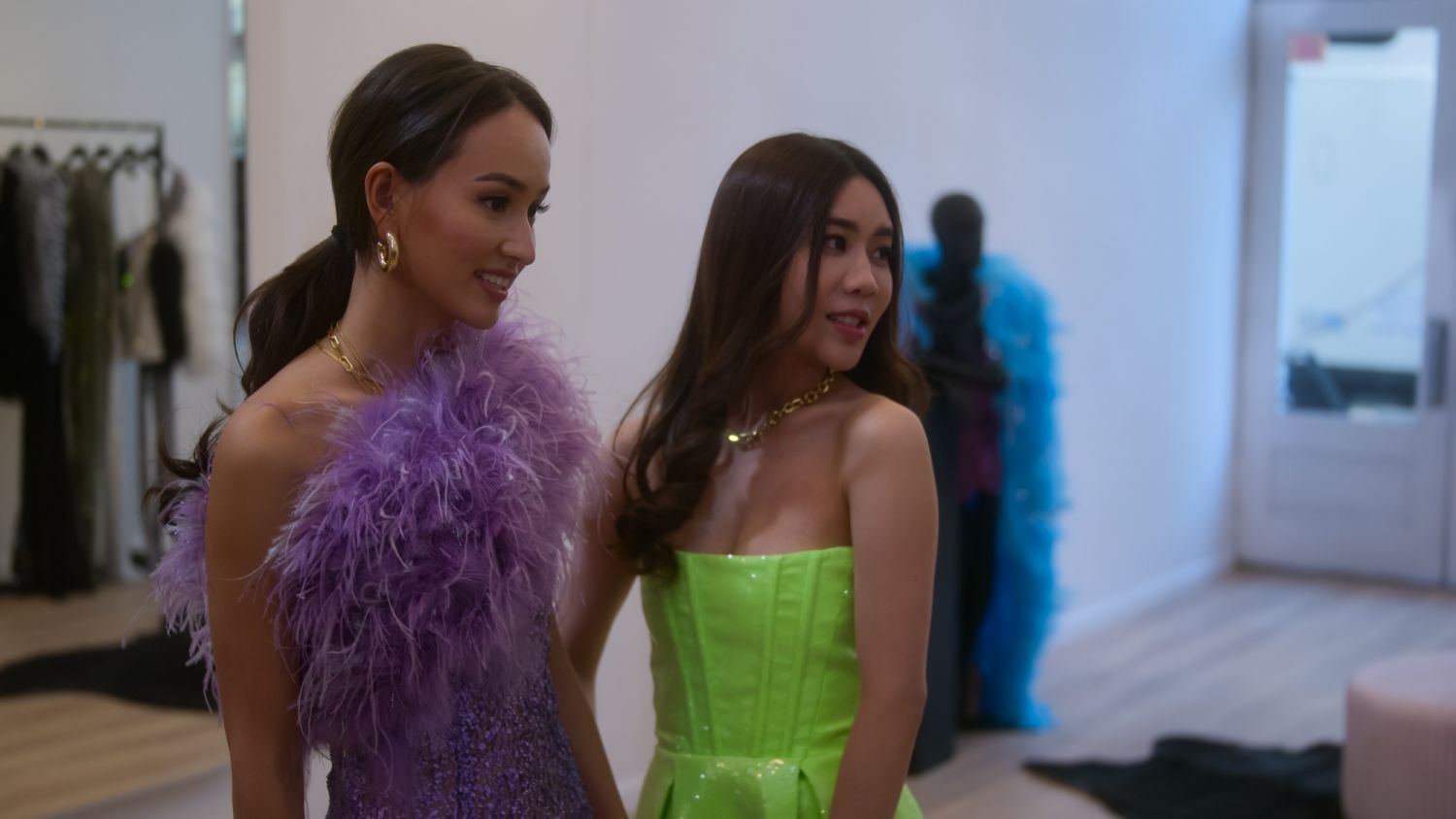 Netflix《璀璨帝國紐約篇》南姆Nam Laks. Bling Empire: New York. (L to R) Vika, Nam Laks from episode 02 of Bling Empire: New York. Cr. Courtesy of Netflix Â© 2023