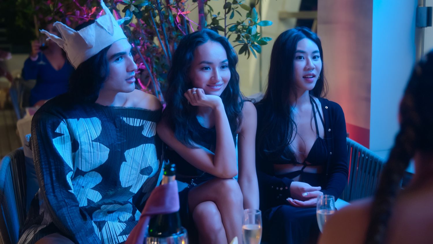 Netflix《璀璨帝國紐約篇》南姆Nam Laks. Bling Empire: New York. (L to R) Blake Abbie, Vika, Nam Laks from episode 05 of Bling Empire: New York. Cr. Courtesy of Netflix Â© 2023