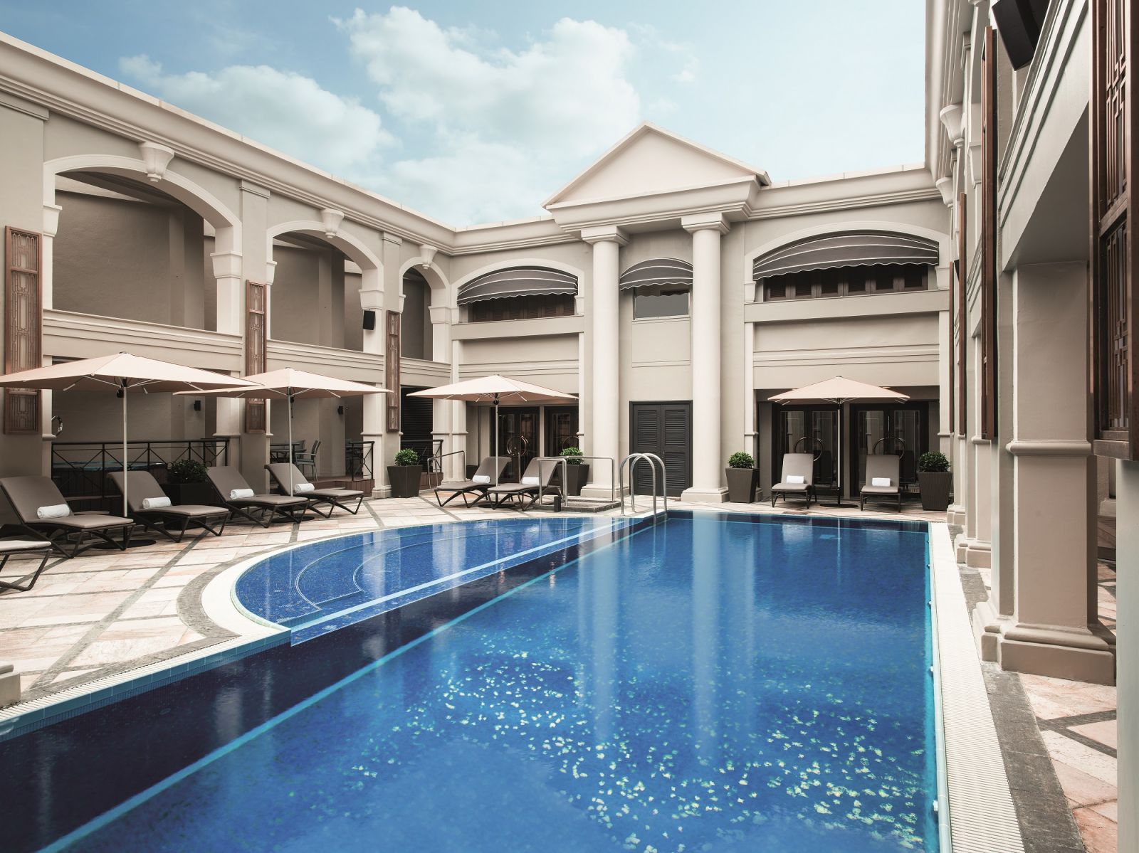 Langham-Hong-Kong-Hotel-Chuan-Body+Soul-Swimming-Pool-Health-Club