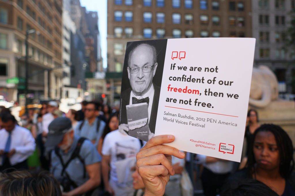 People gathered at New York Public Library in solidarity with Salman Rushdie a week after he was attacked and stabbed while giving a talk at the Chautauqua Institution in 2022 (Photo: Getty Images)